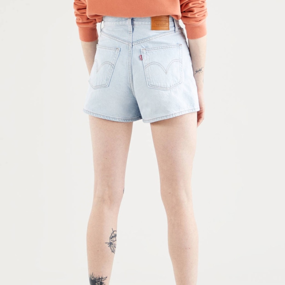 Levi's Light Wash Denim Jean Shorts - Picture 3 of 12